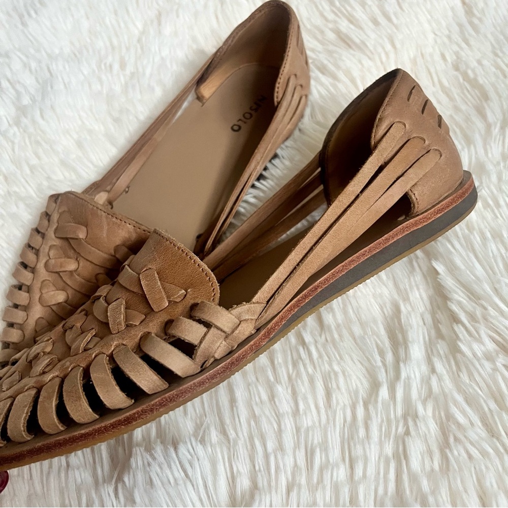 Nisolo Tan Leather Loafers with Cut-Out Design - Picture 4 of 11